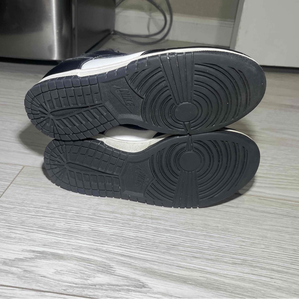 Nike Classic Black and White Low-Tops - Picture 5 of 6